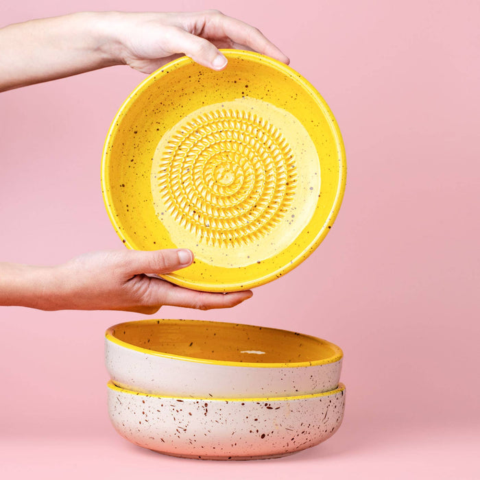 Garlic Grater Large - Yellow/White Cinnamon