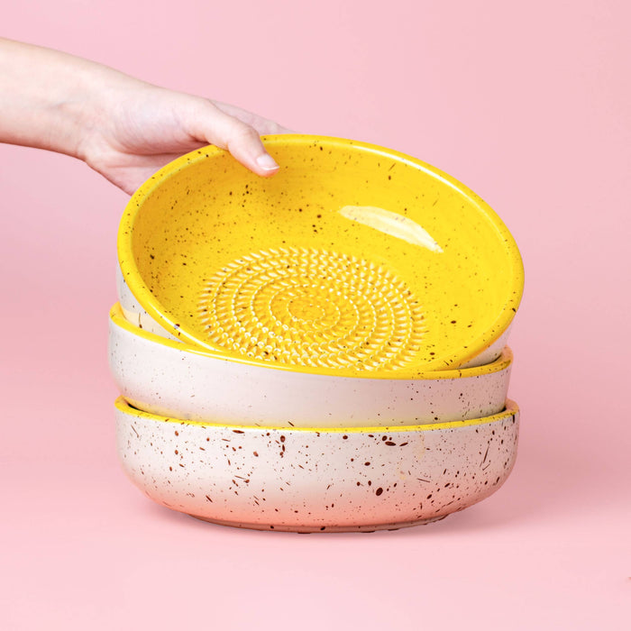 Garlic Grater Large - Yellow/White Cinnamon